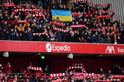 Болельщики «Ливерпуля» во время матча АПЛ развернули на трибунах флаг Украины (ФОТО)