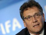 ФИФА склоняется к системе с пятью судьями