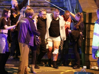 При взрыве на стадионе «Манчестер-Арена» погибло 22 человека