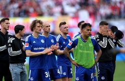 "Schalke opuszcza Bundesligę, Stuttgart zagra w meczach przejściowych