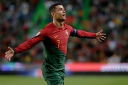 Fenomenalny Cristiano Ronaldo: Portugalczyk ustanawia dwa rekordy świata dla drużyn narodowych (WIDEO)