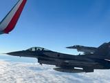 Сборная Польши на ЧМ-2022 добиралась в сопровождении истребителей F-16 (ВИДЕО)