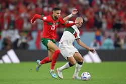Защитник сборной Португалии сломал руку в матче 1/4 финала ЧМ-2022 с Марокко, но доиграл до конца