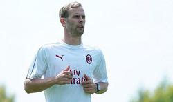 Защитник «Милана» Стринич приостановил карьеру из-за проблем с сердцем